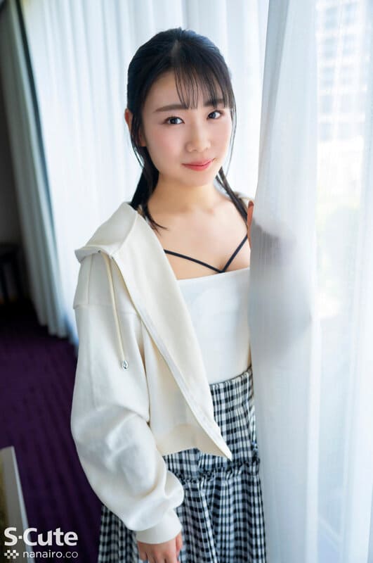 S-Cute JAV Censored (SQTE-513) ``How can a man feel good?'' A beautiful girl with little experience does her best to have sex in front of the camera. Shion Chibana